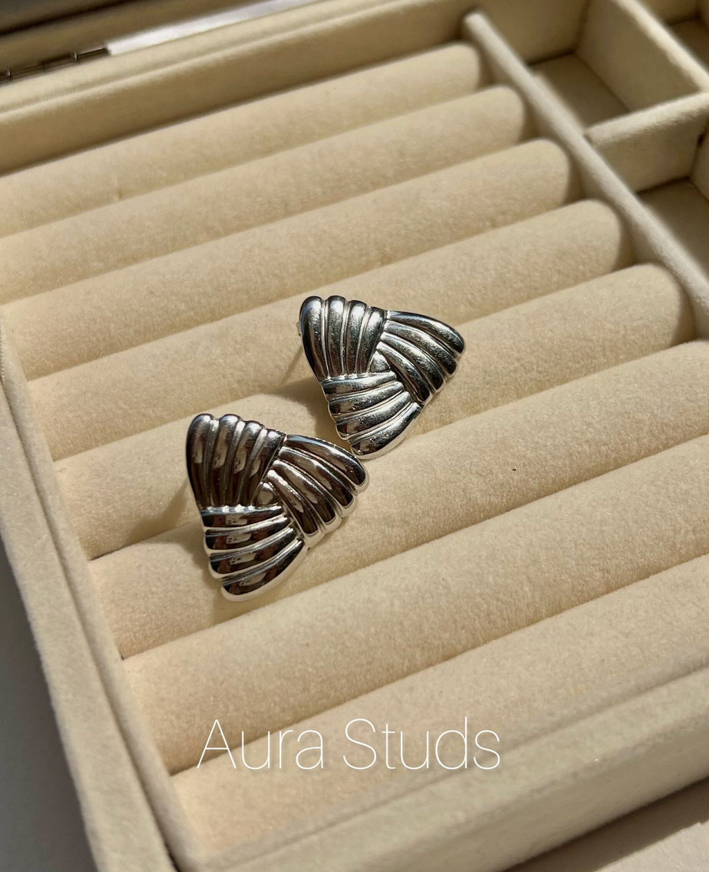 Aura studs