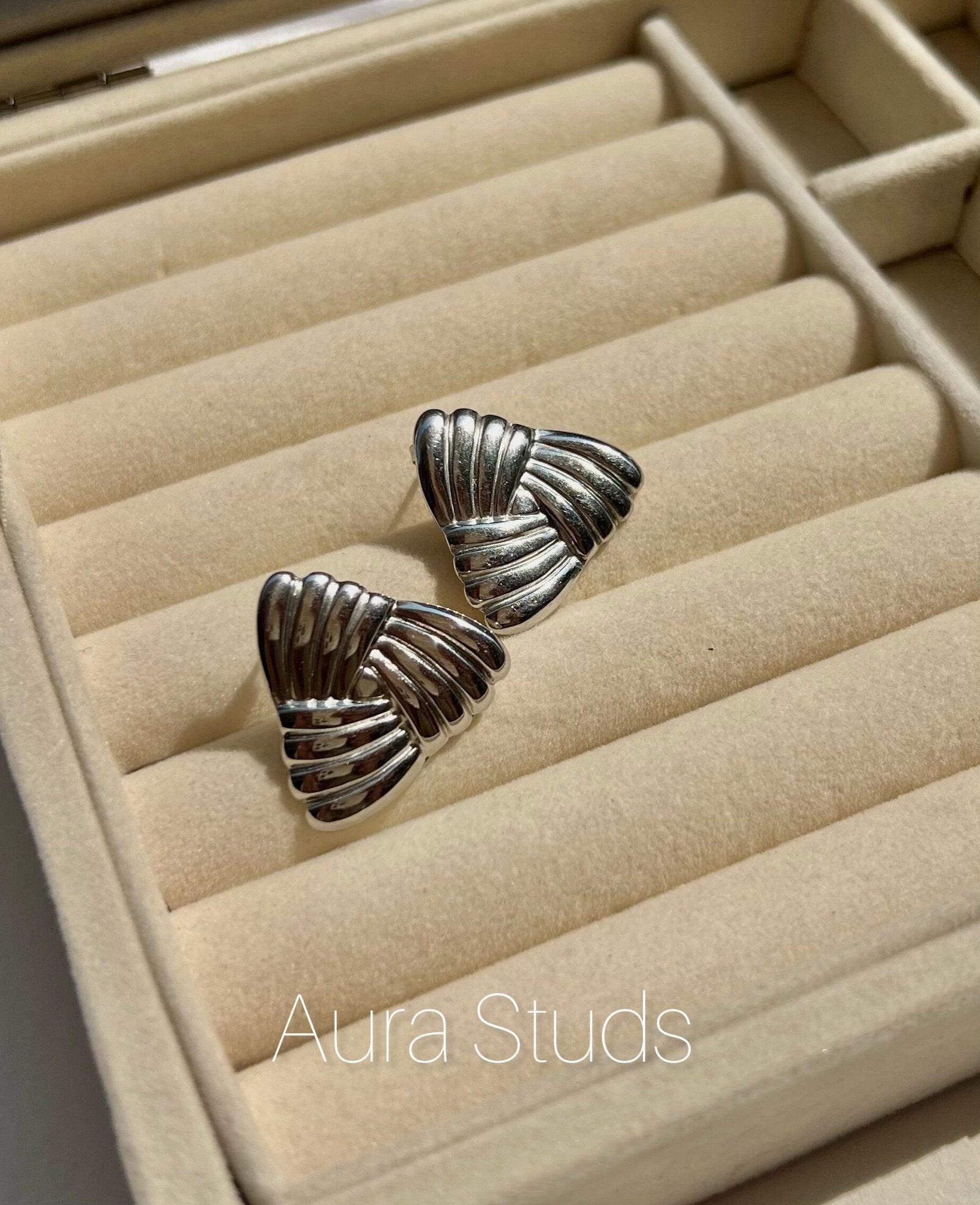 Aura studs